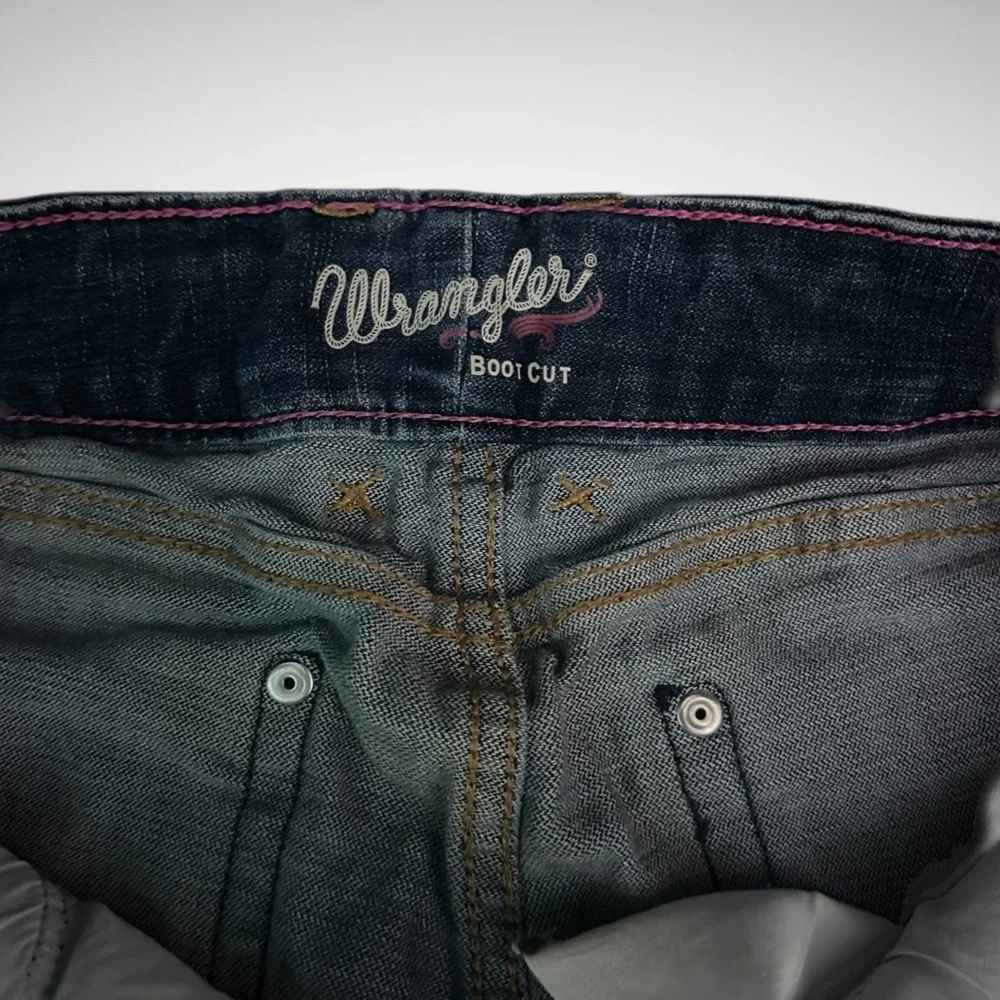 Wrangler jeans Women's 7 X 32 Boot cut retro mid rise 28W western cowboy cut